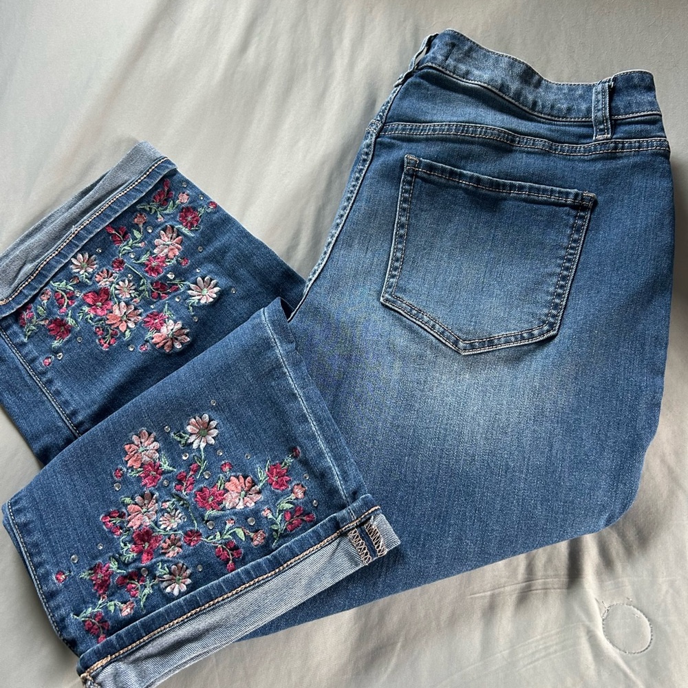 Blue Women's Embroidered Crop Cuffed Jeans